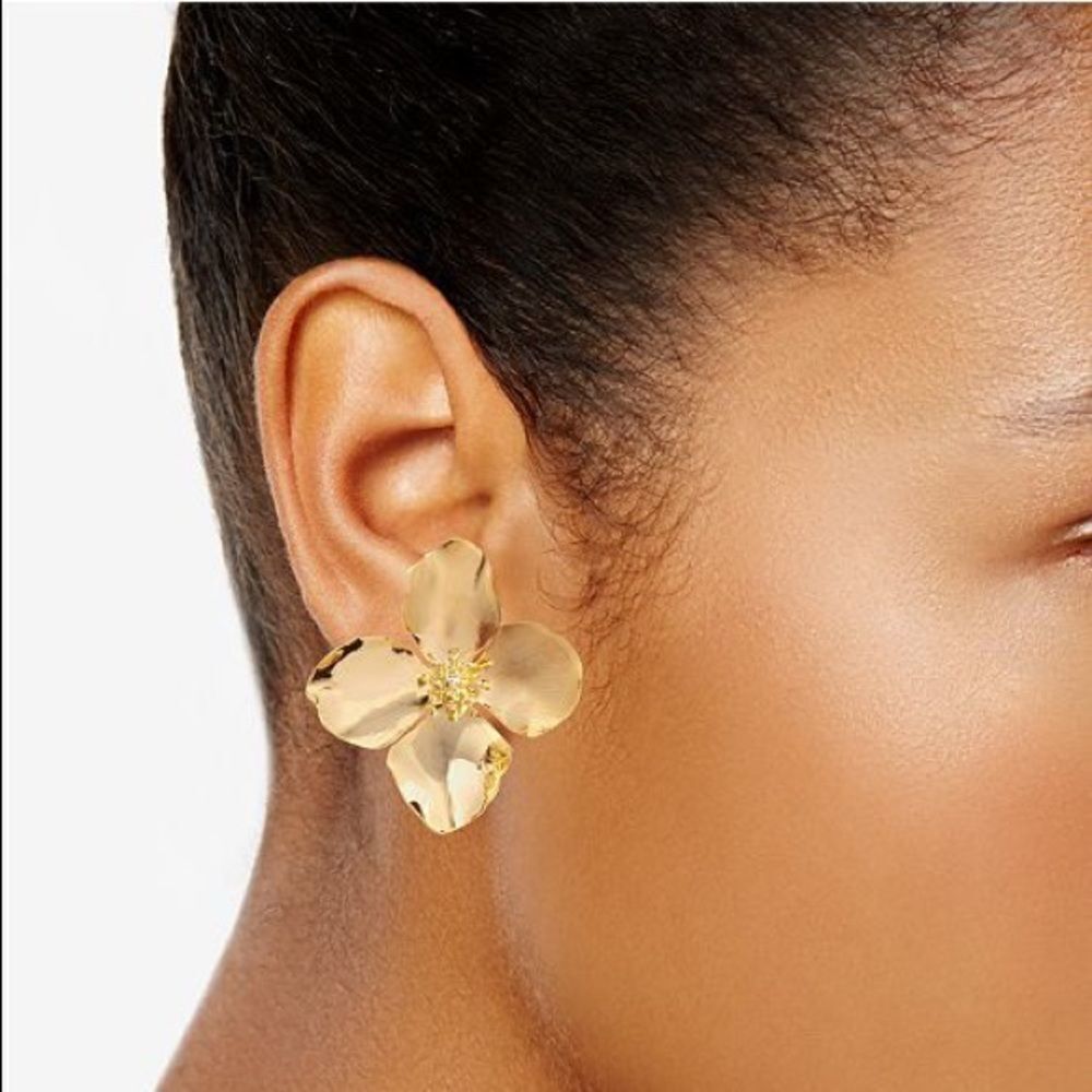 ✨ Flower Stud Earrings✨